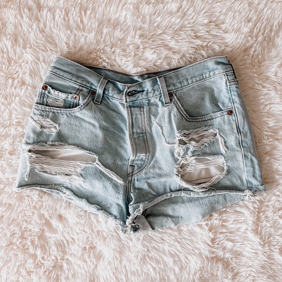 Levi’s 501 high rise jean shorts ✨